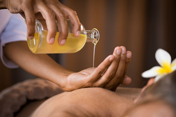 Traditional Massage with organic oil